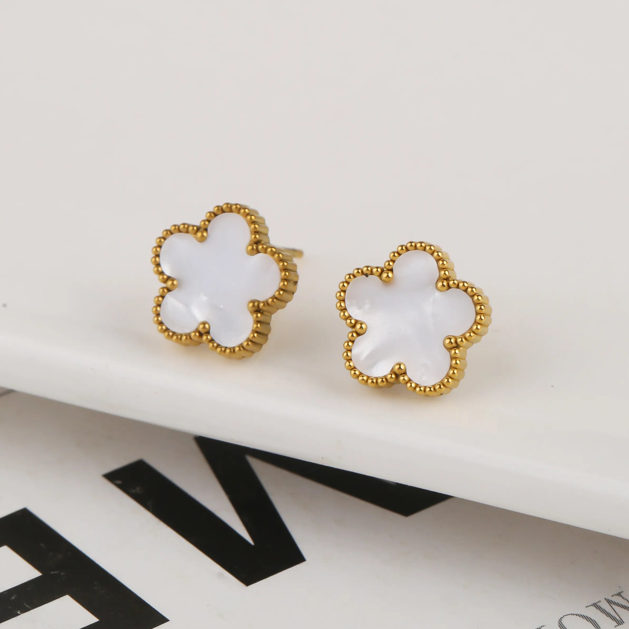 Hypoallergenic Charm Earrings - White Blooms