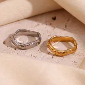 Rebecca | Wavy Ring - Gold or Silver - Waterproof